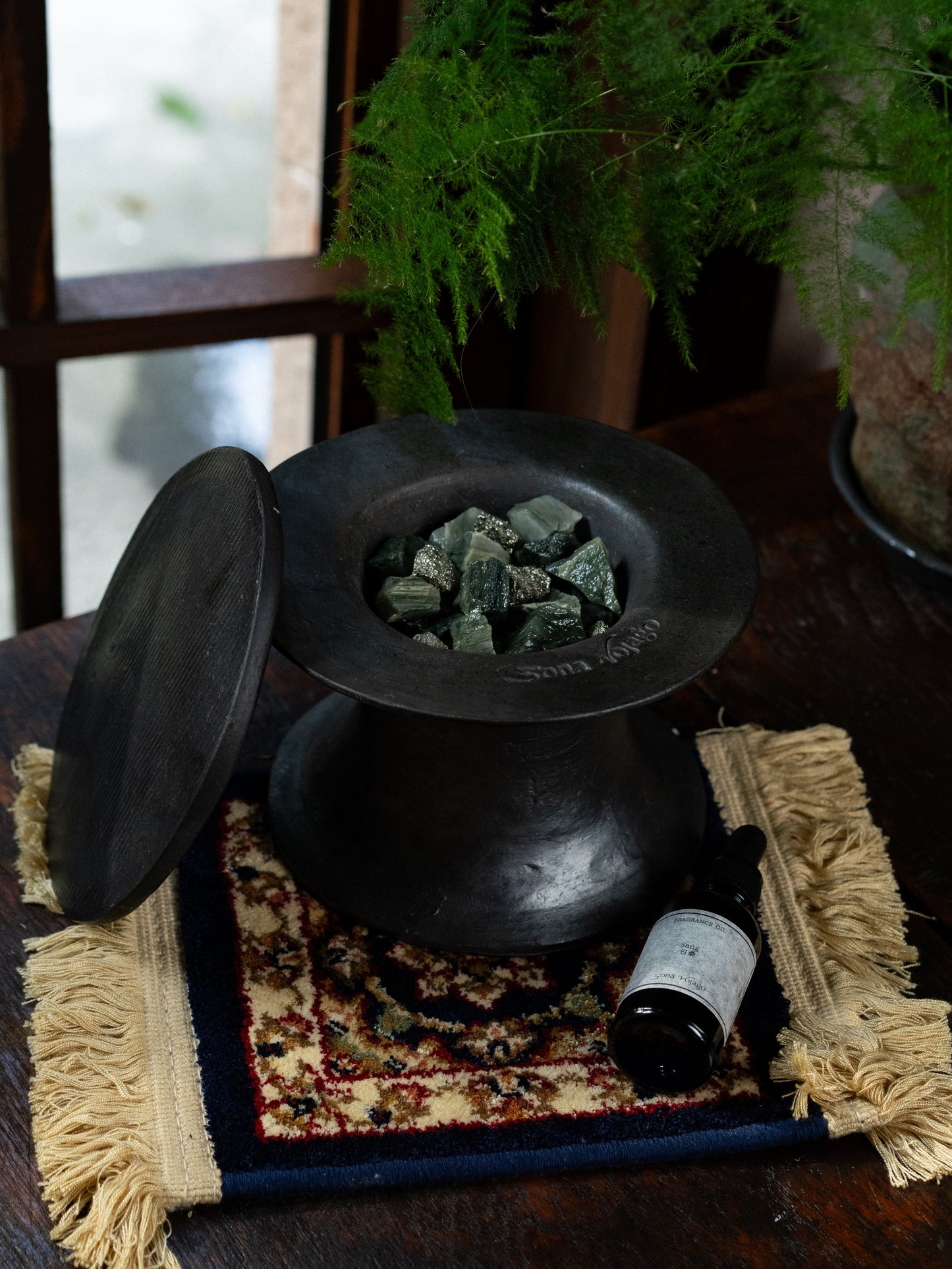 Sang ར་བསང་ Tibet Crystal Diffuser - Sona Vojaĝo